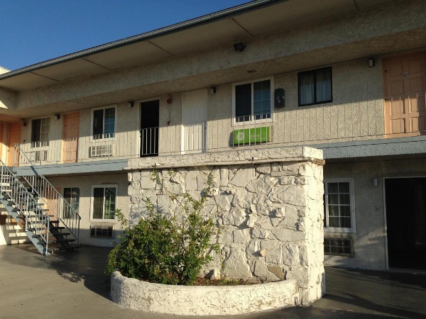 Economy Inn image 1
