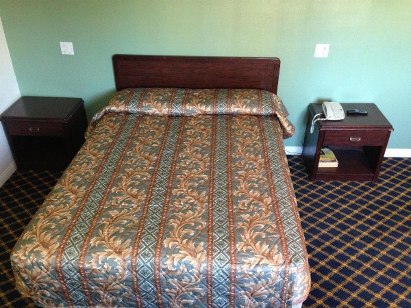 Economy Inn image 2