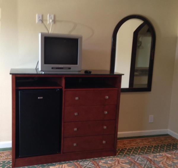 Economy Inn image 5